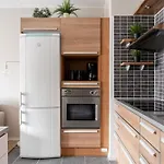 1br & Balcony Next To Railway Station דירה טמפרה