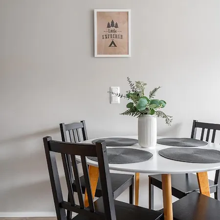 1br & Balcony Next To Railway Station Appartement
