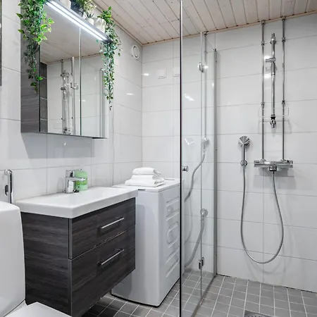 1br With Balcony Next To Railway Station Lejlighed *