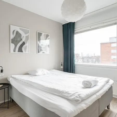 Lejlighed 1br With Balcony Next To Railway Station *