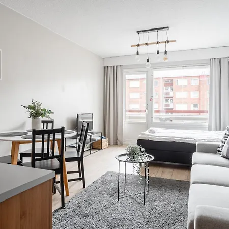 1br & Balcony Next To Railway Station Lägenhet
