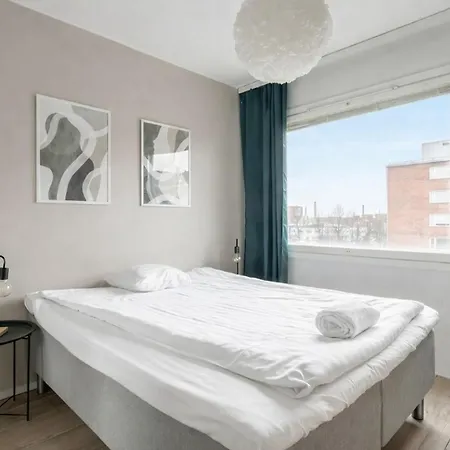 Appartamento 1br & Balcony Next To Railway Station *